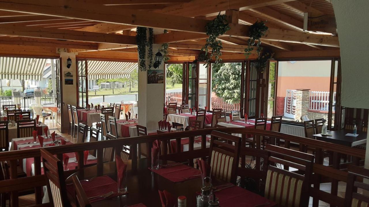 潘诺恩哈尔姆 Pannon Panzio Restaurant酒店 外观 照片