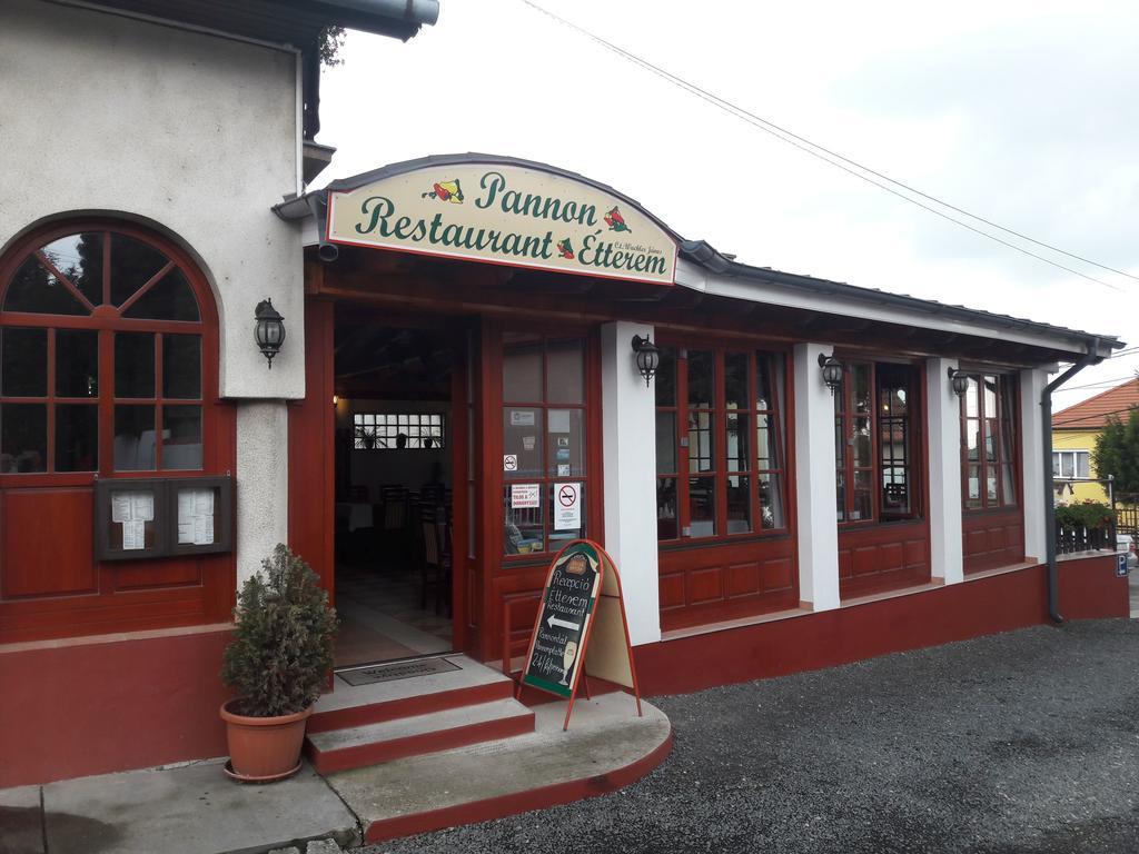 潘诺恩哈尔姆 Pannon Panzio Restaurant酒店 外观 照片